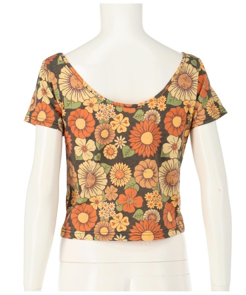 anap mimpi(アナップミンピ)の「レトロフラワーバックオープンTシャツ(Tシャツ/カットソー・レディース・ベージュ/ブラック・FREE)」の4枚目の写真