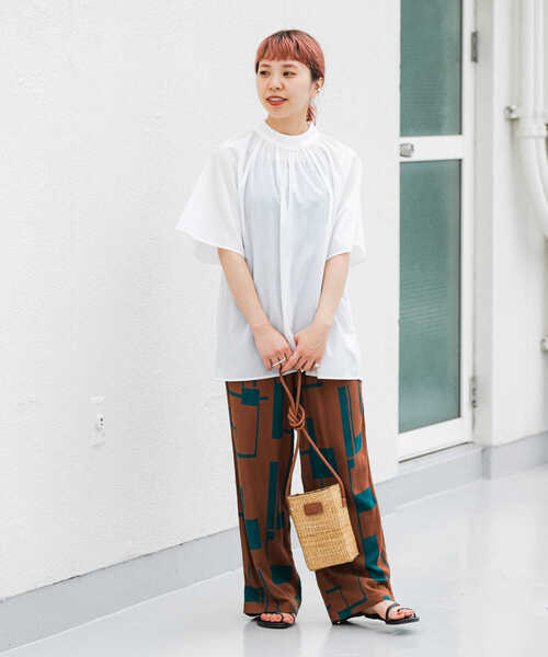 ITEMS URBANRESEARCH(アイテムズ アーバンリサーチ)の「『UR GREEN』ハイネックブラウス(シャツ/ブラウス・レディース・ブラック/ホワイト/ミント・FREE)」の7枚目の写真
