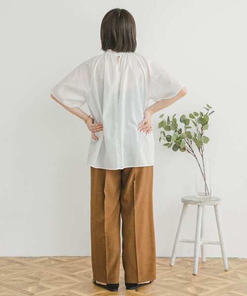 ITEMS URBANRESEARCH(アイテムズ アーバンリサーチ)の「『UR GREEN』ハイネックブラウス(シャツ/ブラウス・レディース・ブラック/ホワイト/ミント・FREE)」の15枚目の写真