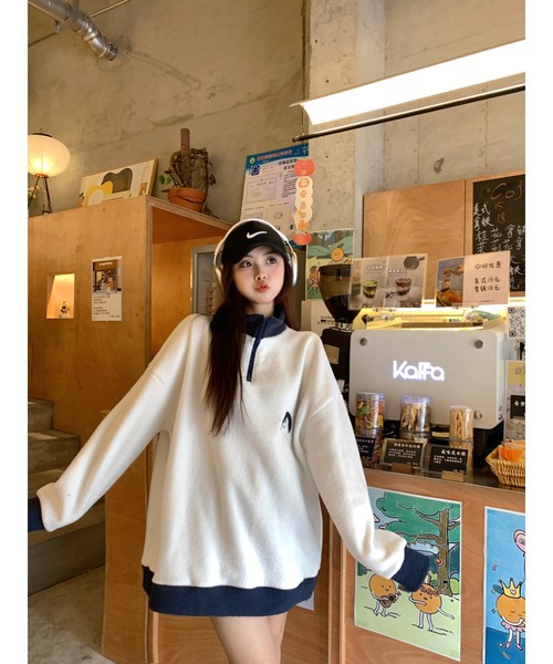 DEVICE（デバイス）の「ボア ビッグシルエット オーバーサイズ ワンポイント刺繍カラー ハーフジップ トラックジャケット 防寒（ブルゾン・レディース・ホワイト/ブラック・FREE）」の4枚目の写真