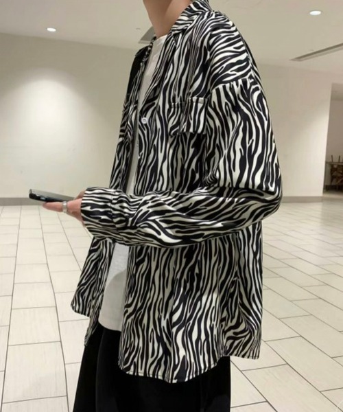 BASQUE magenta(バスクマゼンタ)の「ビッグシルエットゼブラ柄オープンカラーシャツ(シャツ/ブラウス・メンズ・ブラック/ブラウン・M/L)」の6枚目の写真