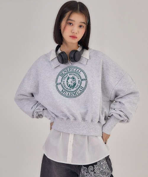 トレーナー スウェット A'GEM/9 × .kom「muah muah/ムーアムーア」 CALLAR CROP SWEATSHIRTS/カラー クロ A'GEM/9 × .kom『muah muah/ムーアムーア』 CALLAR CROP
