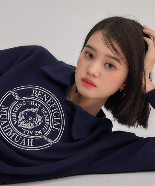 トレーナー スウェット A'GEM/9 × .kom「muah muah/ムーアムーア」 CALLAR CROP SWEATSHIRTS/カラー クロ トレーナー スウェット A'GEM/9 × .kom「muah muah/ムーアムーア