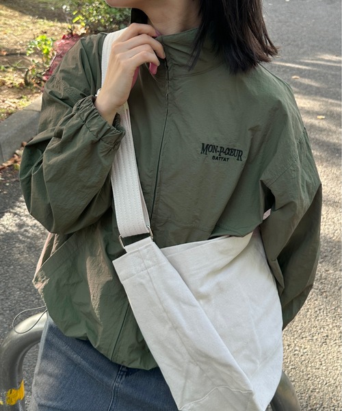 kutir(クティール)の「【M,L2サイズ展開】刺繍ロゴナイロンブルゾン(ブルゾン・レディース・スモークグレー/ブラック/カーキ・MEDIUM/LARGE)」の16枚目の写真