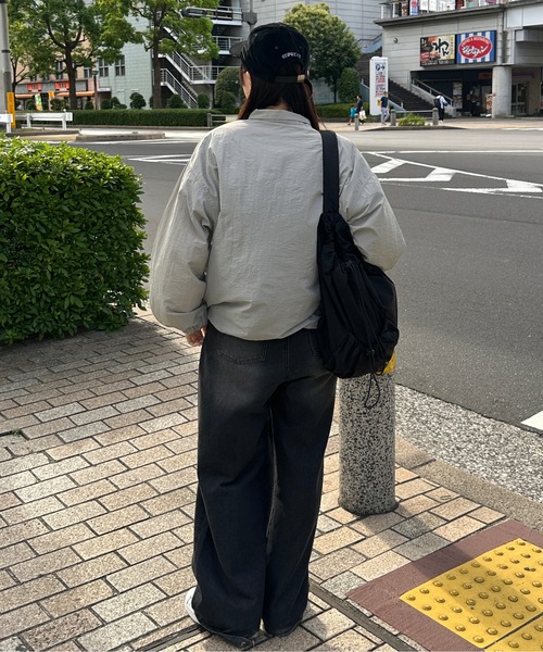 kutir(クティール)の「【M,L2サイズ展開】刺繍ロゴナイロンブルゾン(ブルゾン・レディース・スモークグレー/ブラック/カーキ・MEDIUM/LARGE)」の14枚目の写真