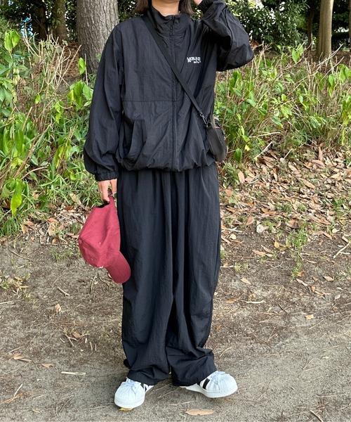 kutir(クティール)の「【M,L2サイズ展開】刺繍ロゴナイロンブルゾン(ブルゾン・レディース・スモークグレー/ブラック/カーキ・MEDIUM/LARGE)」の6枚目の写真