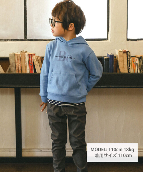 BeBe（ベベ）の「裏毛裾ボーダーロゴフーディ(100～150cm)（パーカー・キッズ・グリーン/ブルー・140cm/150cm/110cm/130cm/120cm/100cm）」の3枚目の写真