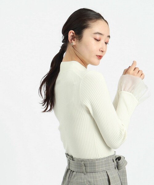OPAQUE.CLIP（オペークドットクリップ）の「◆オーガンジースリーブリブニット【洗える】（ニット/セーター・レディース・ホワイト系/ブラック/チャコールグレー・36/38）」の6枚目の写真