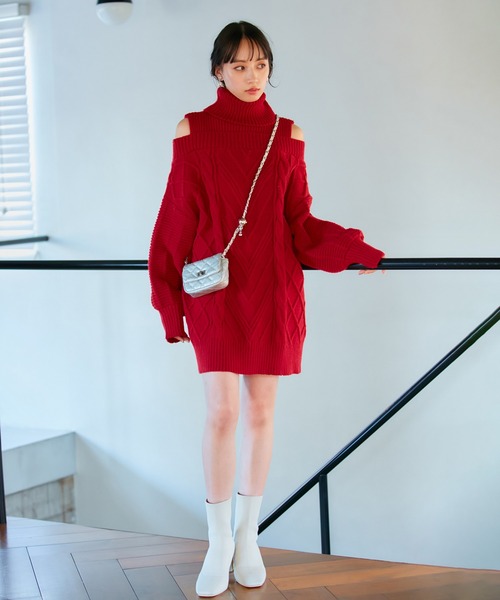 VIS(ビス)の「【洗える】オフショルケーブル編みワンピース(ワンピース・レディース・ライトグレー/オフホワイト/レッド系その他・FREE)」の4枚目の写真