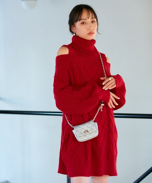 VIS(ビス)の「【洗える】オフショルケーブル編みワンピース(ワンピース・レディース・ライトグレー/オフホワイト/レッド系その他・FREE)」の6枚目の写真
