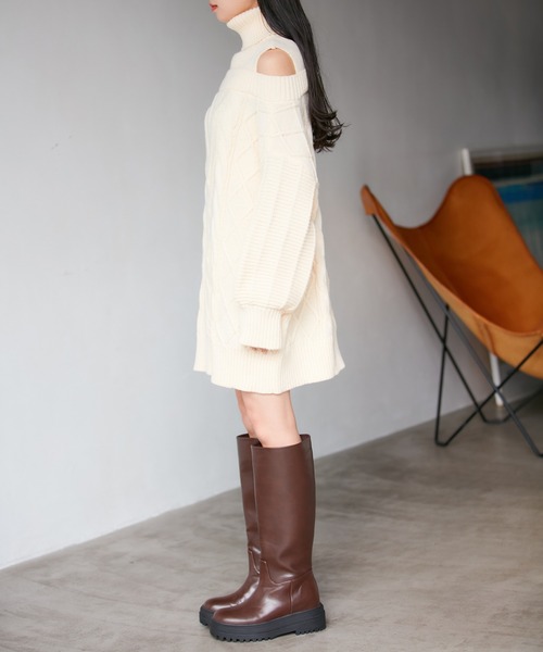 VIS(ビス)の「【洗える】オフショルケーブル編みワンピース(ワンピース・レディース・ライトグレー/オフホワイト/レッド系その他・FREE)」の16枚目の写真