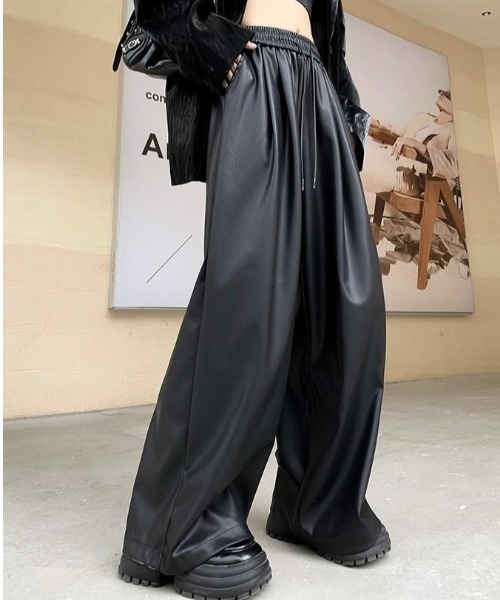 almo(アルモ)の「合成皮革ワイドパンツ(BQ)(スラックス・レディース・ブラック/ブラウン・MEDIUM/LARGE)」の2枚目の写真