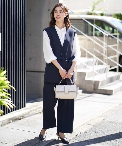 a.v.v（アーヴェヴェ）の「【洗える/イージーケア】ダブルクロスワイドストレートパンツ（スーツパンツ・レディース・ブラック/ネイビー/ライトグレー・38/40/34/36/42）」の10枚目の写真