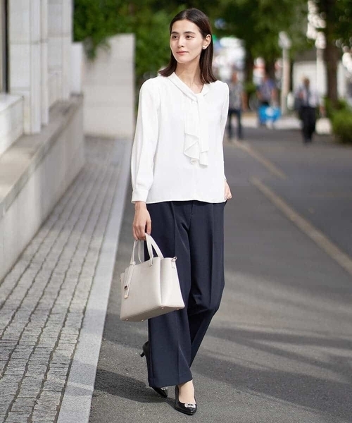 a.v.v（アーヴェヴェ）の「【洗える/イージーケア】ダブルクロスワイドストレートパンツ（スーツパンツ・レディース・ブラック/ネイビー/ライトグレー・38/40/34/36/42）」の11枚目の写真