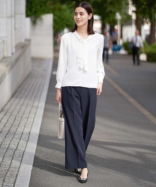 a.v.v（アーヴェヴェ）の「【洗える/イージーケア】ダブルクロスワイドストレートパンツ（スーツパンツ・レディース・ブラック/ネイビー/ライトグレー・38/40/34/36/42）」の12枚目の写真