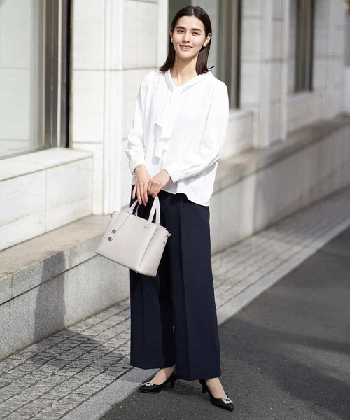 a.v.v（アーヴェヴェ）の「【洗える/イージーケア】ダブルクロスワイドストレートパンツ（スーツパンツ・レディース・ブラック/ネイビー/ライトグレー・38/40/34/36/42）」の14枚目の写真