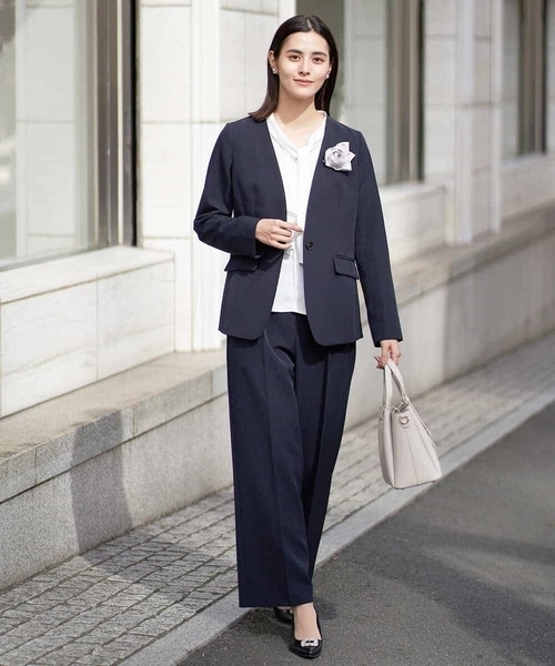 a.v.v（アーヴェヴェ）の「【洗える/イージーケア】ダブルクロスワイドストレートパンツ（スーツパンツ・レディース・ブラック/ネイビー/ライトグレー・38/40/34/36/42）」の16枚目の写真