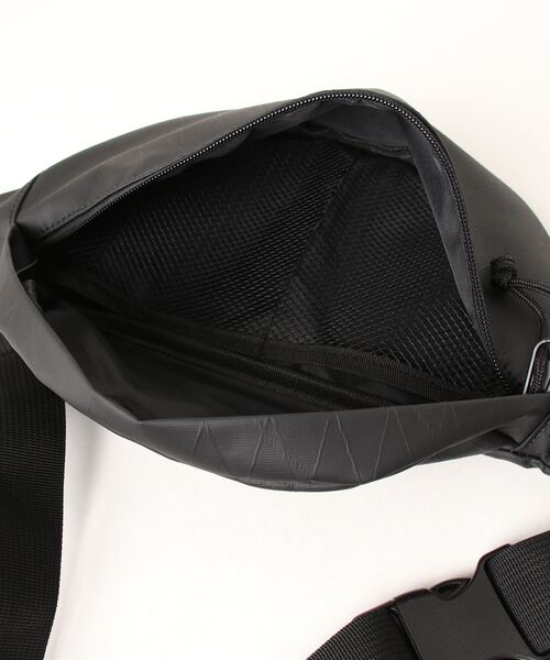 SPINNS（スピンズ）の「X-PAC プレーンウエストバッグ（ボディバッグ/ウエストポーチ・メンズ・ブラック・ONESIZE）」の4枚目の写真