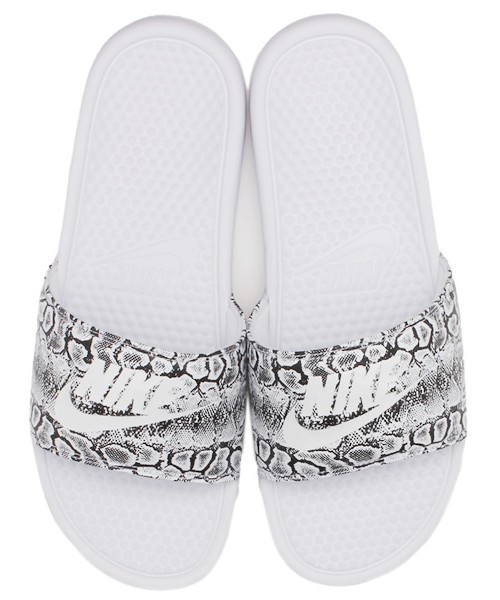 NIKE（ナイキ）の「ウィメンズ ナイキ ベナッシ サンダル スネーク NIKE WMNS BENNASI JDI PRINT 618919（ビーチサンダル・レディース・ホワイト/ブラック・23cm/29cm/24cm/28cm）」の2枚目の写真