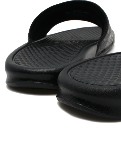 NIKE（ナイキ）の「ウィメンズ ナイキ ベナッシ サンダル スネーク NIKE WMNS BENNASI JDI PRINT 618919（ビーチサンダル・レディース・ホワイト/ブラック・23cm/29cm/24cm/28cm）」の5枚目の写真