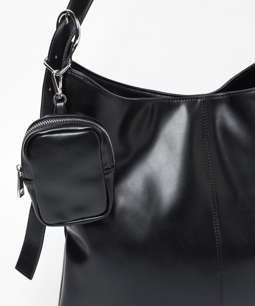 HARE（ハレ）の「ポーチツキショルダーBAG/A4 PC収納可能(HARE