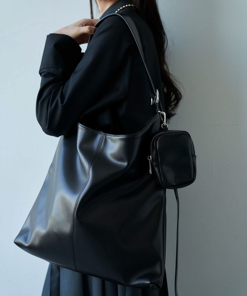 HARE（ハレ）の「ポーチツキショルダーBAG/A4 PC収納可能(HARE