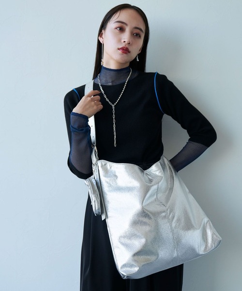 HARE（ハレ）の「ポーチツキショルダーBAG/A4 PC収納可能(HARE)（ショルダーバッグ・レディース・ブラック/シルバー・FREE）」の12枚目の写真