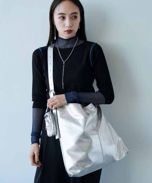 HARE（ハレ）の「ポーチツキショルダーBAG/A4 PC収納可能(HARE)（ショルダーバッグ・レディース・ブラック/シルバー・FREE）」の4枚目の写真