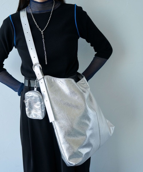 HARE（ハレ）の「ポーチツキショルダーBAG/A4 PC収納可能(HARE)（ショルダーバッグ・レディース・ブラック/シルバー・FREE）」の8枚目の写真