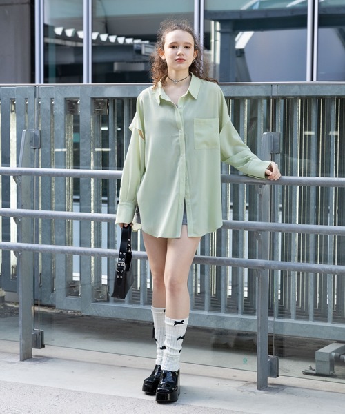OUR ストライプシャツ　ブラウス スリットストライプシャツ（シャツ/ブラウス）｜FOREVER 21