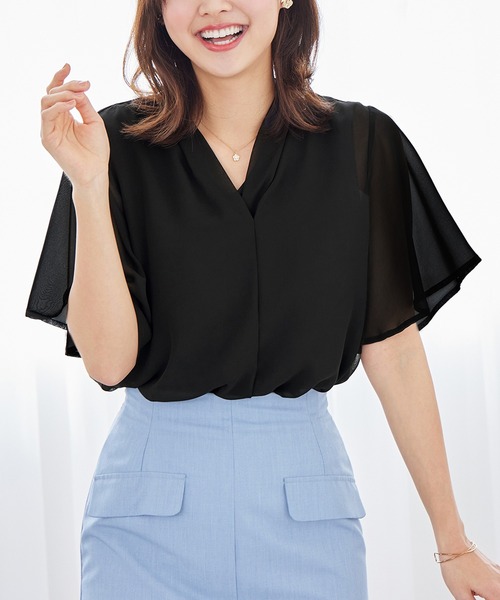 alotta(アロッタ)の「インナー付スキッパーブラウス(シャツ/ブラウス・レディース・グレイッシュベージュ/ブラック/ホワイト/ラベンダー・LL/L/M/3L)」の3枚目の写真