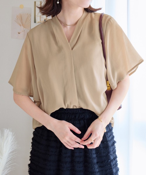 alotta(アロッタ)の「インナー付スキッパーブラウス(シャツ/ブラウス・レディース・グレイッシュベージュ/ブラック/ホワイト/ラベンダー・LL/L/M/3L)」の16枚目の写真