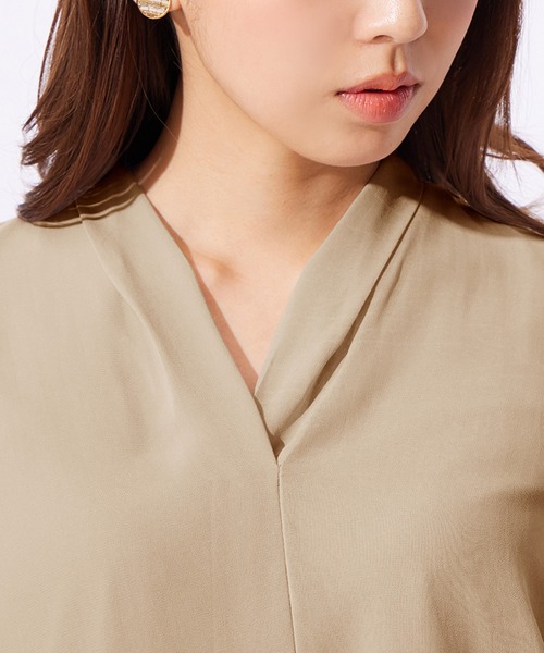 alotta(アロッタ)の「インナー付スキッパーブラウス(シャツ/ブラウス・レディース・グレイッシュベージュ/ブラック/ホワイト/ラベンダー・LL/L/M/3L)」の21枚目の写真