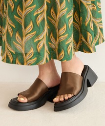 [足当たり良い履き心地]サテンボリュームサンダル