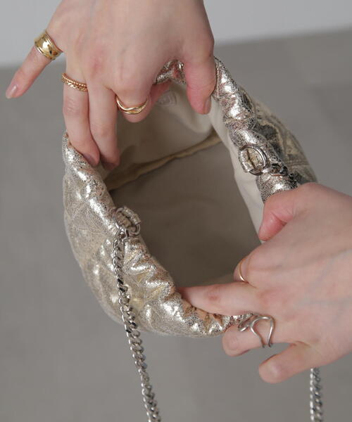 FREE'S MART（フリーズマート）の「チェーンポシェット（ショルダーバッグ・レディース・ブラック/ゴールド・ﾌﾘ-）」の18枚目の写真