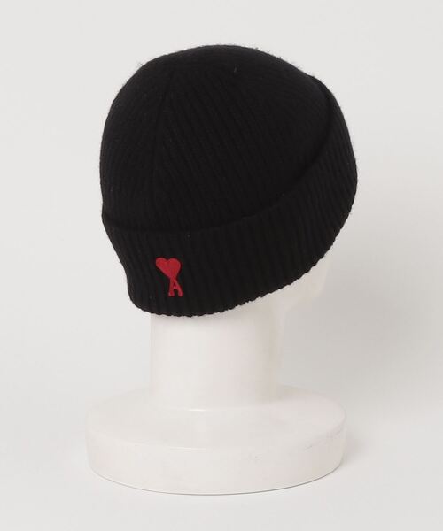 AMI Alexandre Mattiussi（アミアレクサンドルマテュッシ）の「AMI PARIS RED ADC AMI DE COEUR BEANIE アミ パリス メリノウール ビーニー（ニットキャップ/ビーニー・レディース・ブラック・FREE）」の2枚目の写真