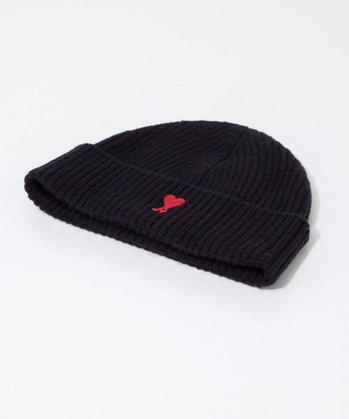 AMI Alexandre Mattiussi（アミアレクサンドルマテュッシ）の「AMI PARIS RED ADC AMI DE COEUR BEANIE アミ パリス メリノウール ビーニー（ニットキャップ/ビーニー・レディース・ブラック・FREE）」の4枚目の写真