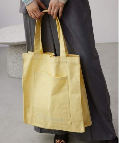 AZUL by moussy（アズールバイマウジー）の「ユーティリティキャンバストートバッグ（トートバッグ・レディース・ブラック/ライトブルー/グレイッシュベージュ/オフホワイト/ライトイエロー/ライトグリーン/ライトパープル/オレンジ・FREE）」の7枚目の写真