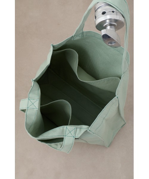 AZUL by moussy（アズールバイマウジー）の「ユーティリティキャンバストートバッグ（トートバッグ・レディース・ブラック/ライトブルー/グレイッシュベージュ/オフホワイト/ライトイエロー/ライトグリーン/ライトパープル/オレンジ・FREE）」の19枚目の写真