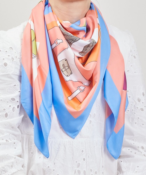 SHIZUTA(シズタ)の「SZT:SHIZUTA 110cm×110cm 超大判スカーフ(バンダナ/スカーフ・レディース・ミント/イエロー/オレンジ/マルチ/オフホワイト/ベビーピンク・FREE)」の4枚目の写真