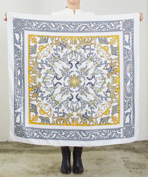 SHIZUTA(シズタ)の「SZT:SHIZUTA 110cm×110cm 超大判スカーフ(バンダナ/スカーフ・レディース・ミント/イエロー/オレンジ/マルチ/オフホワイト/ベビーピンク・FREE)」の7枚目の写真