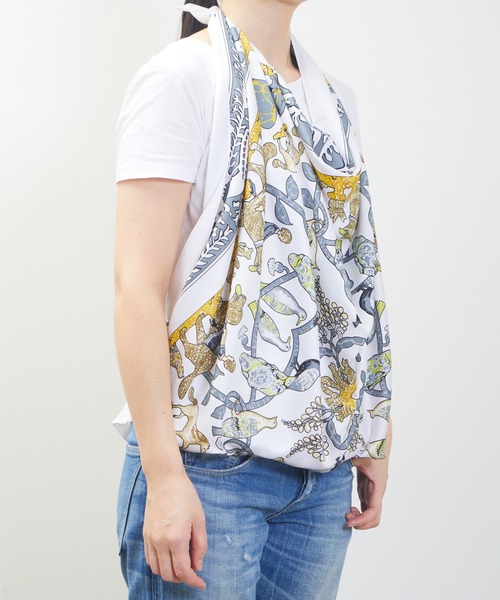 SHIZUTA(シズタ)の「SZT:SHIZUTA 110cm×110cm 超大判スカーフ(バンダナ/スカーフ・レディース・ミント/イエロー/オレンジ/マルチ/オフホワイト/ベビーピンク・FREE)」の9枚目の写真