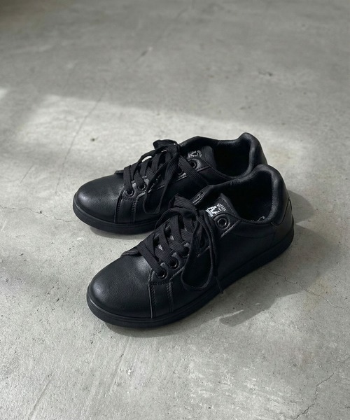 AAA(トリプルエー)の「AAA+ コートタイプ ベーシックスニーカー(スニーカー・レディース・レッド/ブラック×ブラック/ホワイト×ホワイト/ブラック/グリーン/ホワイト・41/39/37/36/35/40/38)」の1枚目の写真