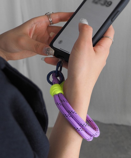 minia（ミニア）の「カラーロープのハンドストラップ（スマホグッズ・レディース・ブルー/ピンク/パープル/ベージュ・FREE）」の4枚目の写真