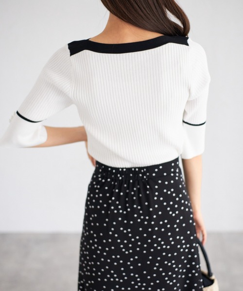 tocco closet（トッコ　クローゼット）の「【ZOZO限定】スリーブスリットバイカラーリブニットトップス（ニット/セーター・レディース・ベージュ/オフホワイト/ブルー/ブラック/ピンクベージュ・M）」の6枚目の写真