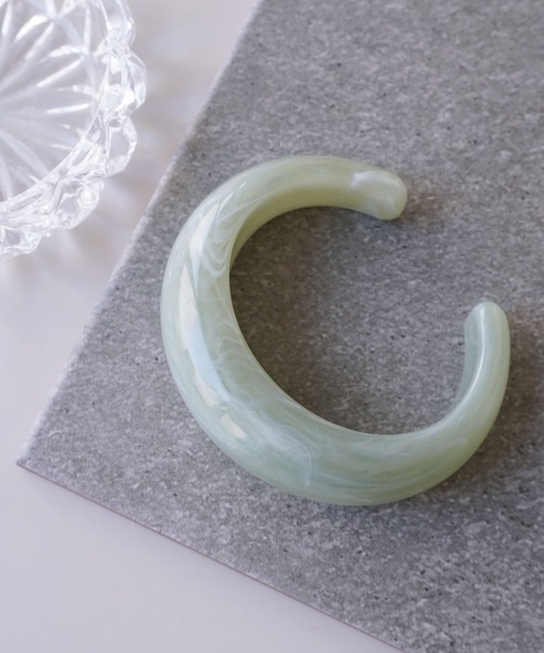 ammy.（エイミードット）の「【 ammy. / エイミードット 】  アクリル カラー バングル（バングル/リストバンド・レディース・クリアブラウン/レッド/オレンジ/ライトパープル/クリアグリーン/クリア/セージグリーン/グリーン/ライトグリーン・FREE）」の18枚目の写真