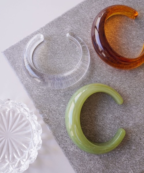 ammy.（エイミードット）の「【 ammy. / エイミードット 】  アクリル カラー バングル（バングル/リストバンド・レディース・クリアブラウン/レッド/オレンジ/ライトパープル/クリアグリーン/クリア/セージグリーン/グリーン/ライトグリーン・FREE）」の20枚目の写真