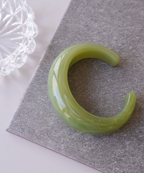 ammy.（エイミードット）の「【 ammy. / エイミードット 】  アクリル カラー バングル（バングル/リストバンド・レディース・クリアブラウン/レッド/オレンジ/ライトパープル/クリアグリーン/クリア/セージグリーン/グリーン/ライトグリーン・FREE）」の13枚目の写真