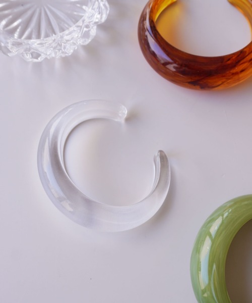 ammy.（エイミードット）の「【 ammy. / エイミードット 】  アクリル カラー バングル（バングル/リストバンド・レディース・クリアブラウン/レッド/オレンジ/ライトパープル/クリアグリーン/クリア/セージグリーン/グリーン/ライトグリーン・FREE）」の14枚目の写真