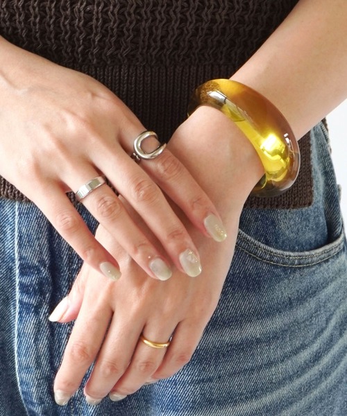 ammy.（エイミードット）の「【 ammy. / エイミードット 】  アクリル カラー バングル（バングル/リストバンド・レディース・クリアブラウン/レッド/オレンジ/ライトパープル/クリアグリーン/クリア/セージグリーン/グリーン/ライトグリーン・FREE）」の15枚目の写真